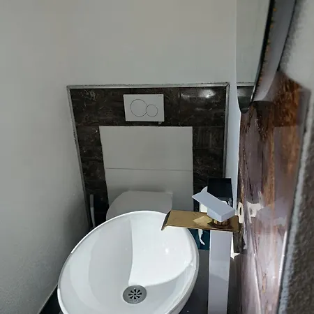 Ng-global Apartment *